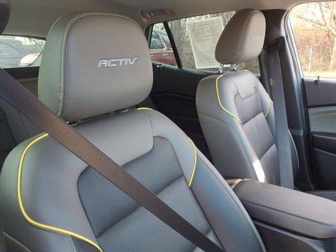 Used 2024 Chevrolet Trax ACTIV w/ Sunroof Package image 24