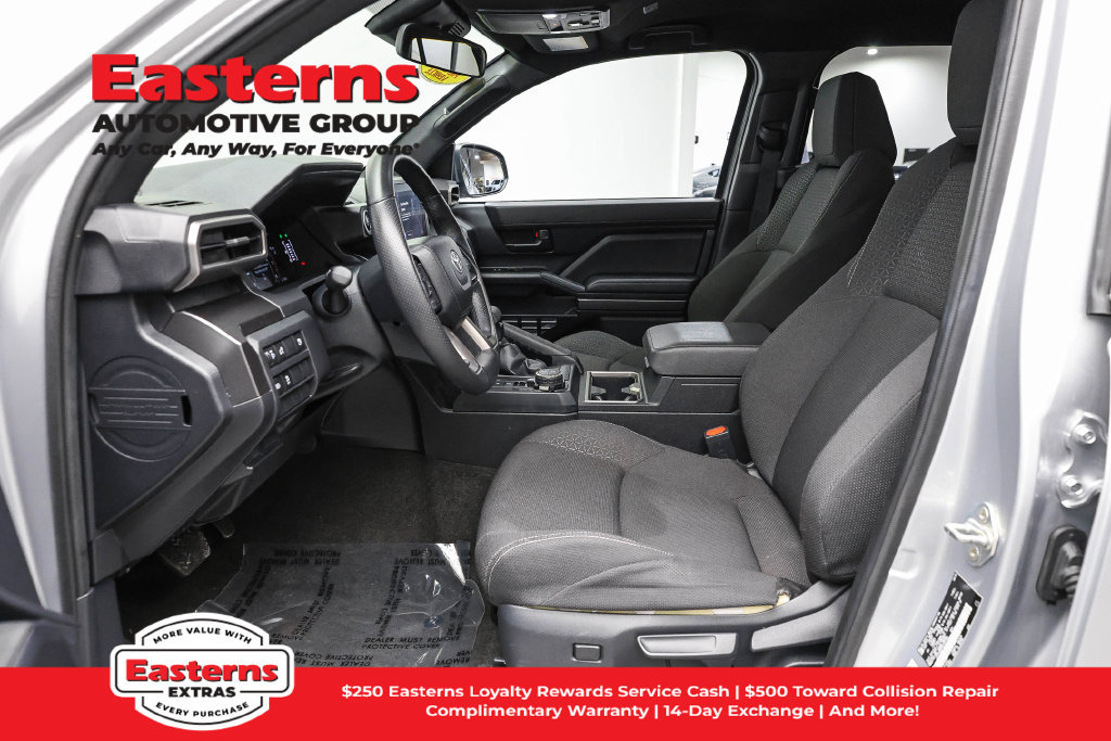 Used 2025 Toyota 4Runner SR5 AWD/4WD image 15