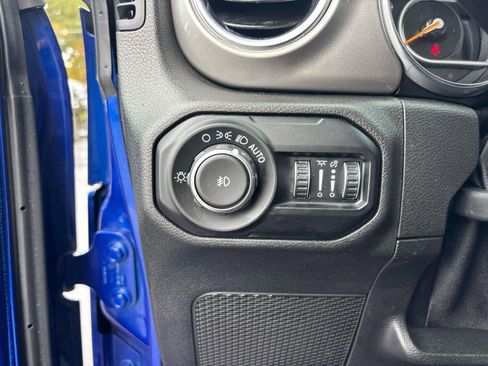 Used 2020 Jeep Wrangler Unlimited Sahara w/ Uconnect 4C Nav & Sound Group image 19