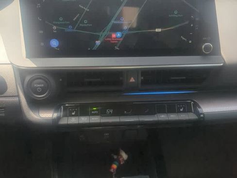 Used 2025 Toyota Prius XLE AWD/4WD image 5