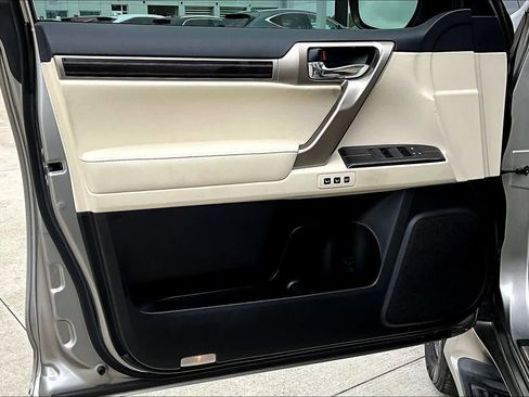 Used 2020 Lexus GX 460 Luxury w/ Accessory Package image 22