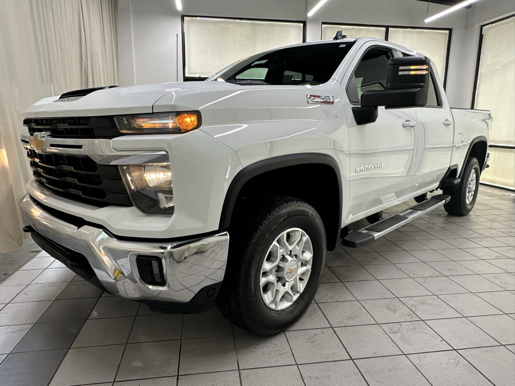 Used 2024 Chevrolet Silverado 2500 LT AWD/4WD image 12