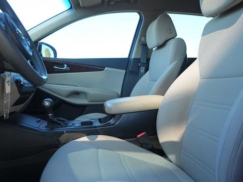 Used 2017 Kia Sorento LX image 11