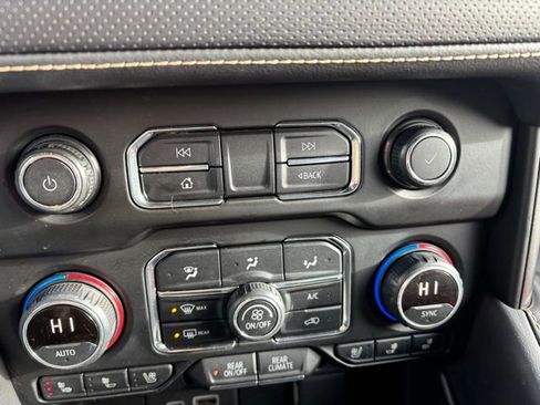 Used 2021 Chevrolet Tahoe Premier w/ Premium Package image 24