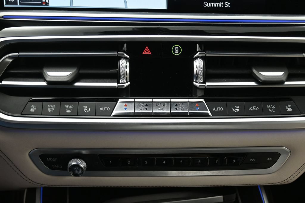 Used 2020 BMW X7 xDrive40i w/ Executive Package AWD/4WD image 25