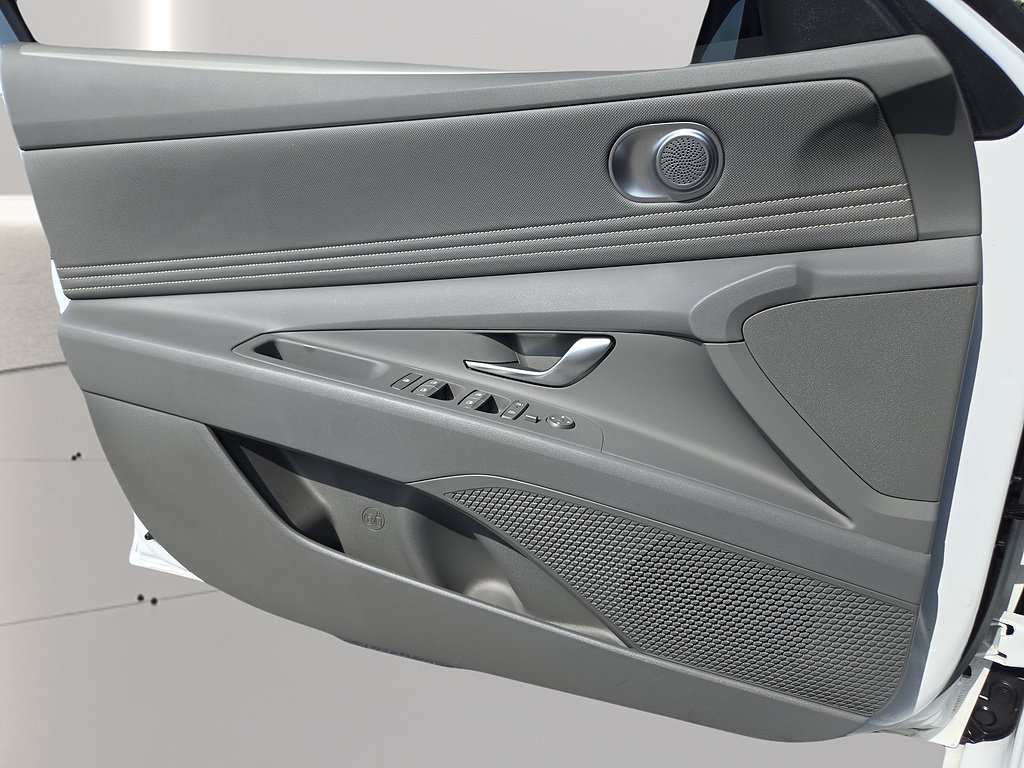 Certified 2025 Hyundai Elantra SEL FWD image 15