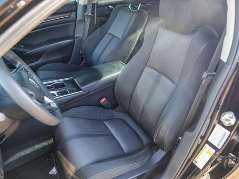 Used 2018 Honda Accord EX image 7