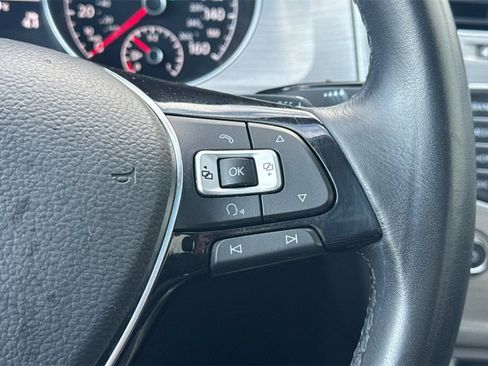 Used 2017 Volkswagen Golf Wolfsburg Edition image 29