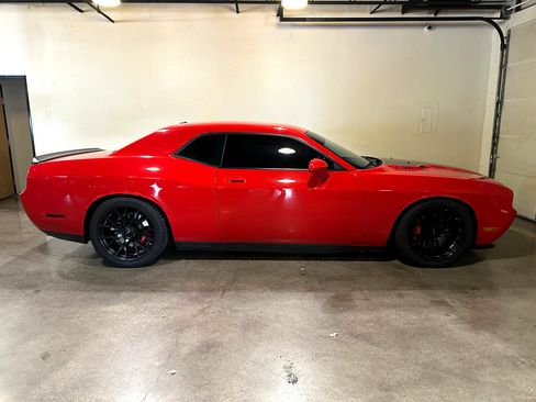 Used 2010 Dodge Challenger SRT8 image 5