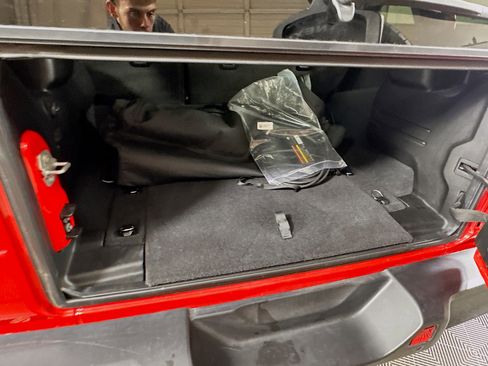 Used 2025 Jeep Wrangler Sahara w/ Safety Group image 27