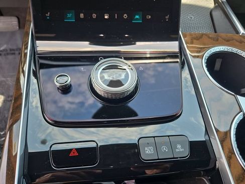 Used 2025 Cadillac Escalade ESV Sport Platinum w/ LPO, ONYX Package AWD/4WD image 40