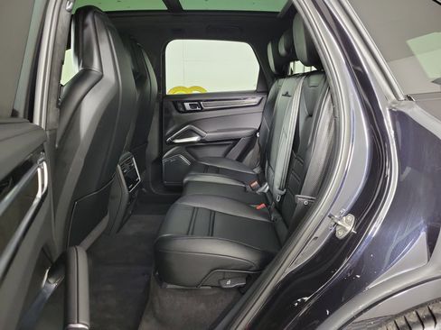 Used 2022 Porsche Cayenne Turbo S image 10