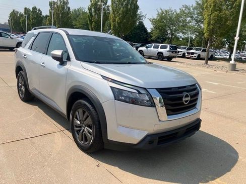 Used 2024 Nissan Pathfinder SV AWD/4WD image 1