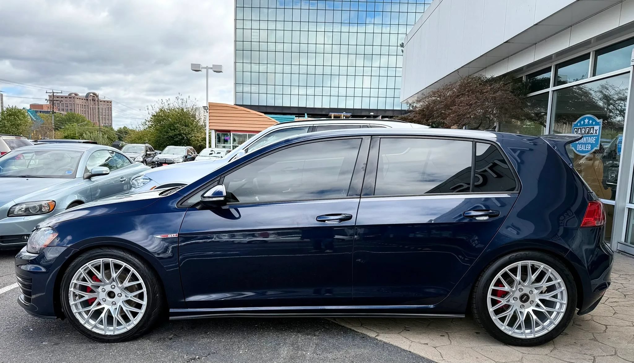 Used 2015 Volkswagen GTI SE FWD image 4