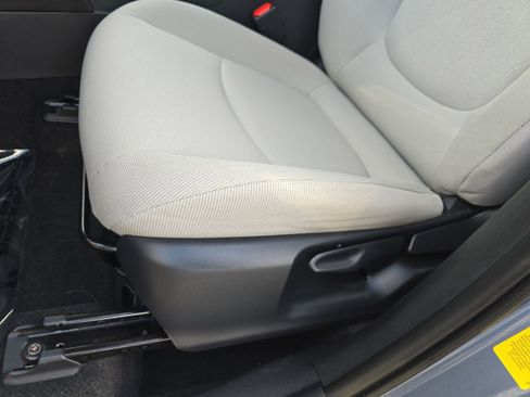 Used 2026 Toyota Corolla Cross L image 33