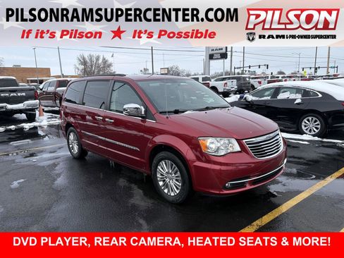 Used 2015 Chrysler Town & Country Touring-L w/ Driver Convenience Group image 1