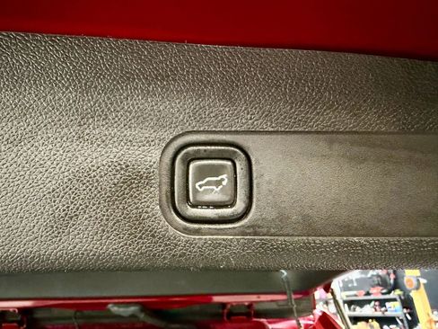 Used 2014 Chevrolet Suburban LTZ image 24