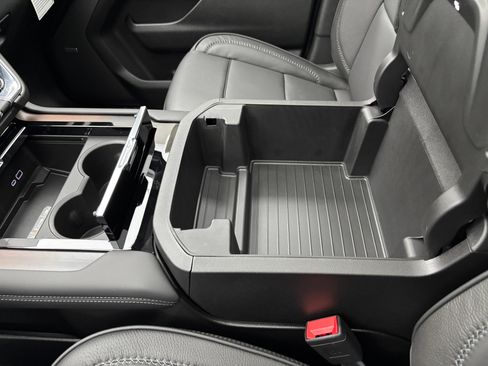 New 2026 GMC Yukon Denali w/ Denali Reserve Package AWD/4WD image 37