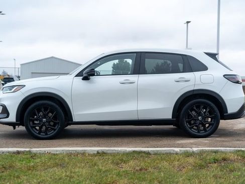 Used 2023 Honda HR-V Sport image 4