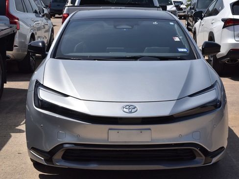 Used 2025 Toyota Prius Limited w/ Limited Premium Package FWD image 3