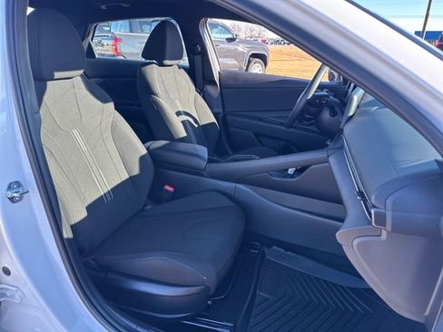 Used 2025 Hyundai Elantra Sport image 12