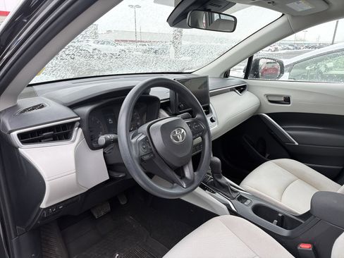 Used 2023 Toyota Corolla Cross L image 9