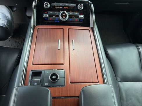 Used 2022 Lincoln Navigator Reserve AWD/4WD image 11