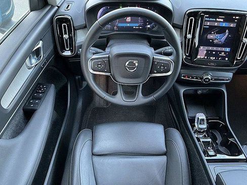 Certified 2025 Volvo XC40 B5 Plus AWD/4WD image 5