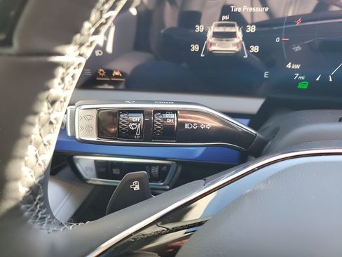 New 2026 Cadillac Optiq Luxury 1 image 36