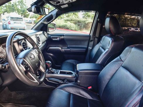 Used 2022 Toyota Tacoma TRD Off-Road image 22