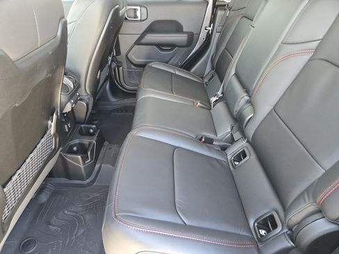 New 2025 Jeep Gladiator Rubicon w/ Convenience Group image 18
