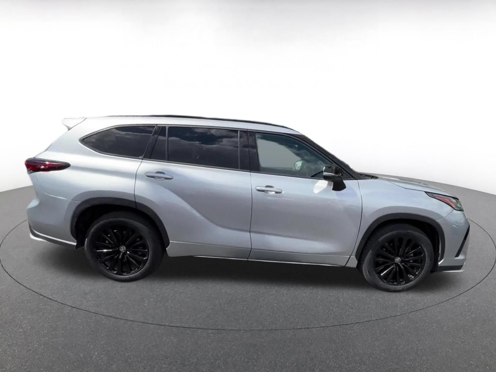 Used 2025 Toyota Highlander XSE AWD/4WD image 15