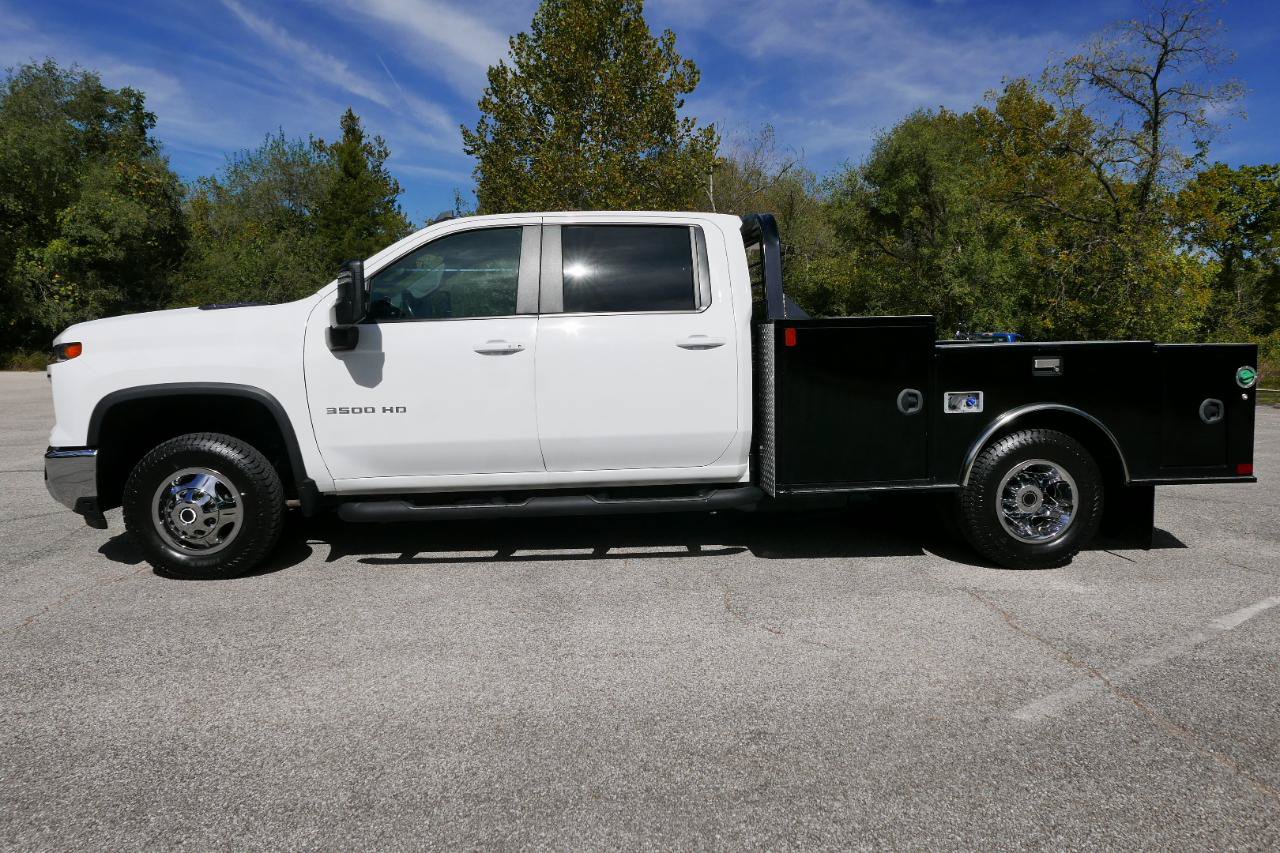 Used 2025 Chevrolet Silverado 3500 LT w/ Convenience Package AWD/4WD image 2