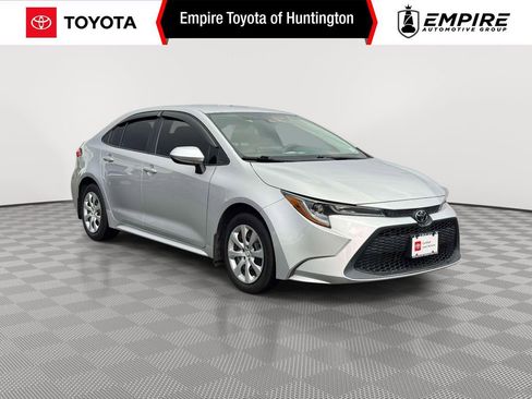 Used 2020 Toyota Corolla LE FWD image 1