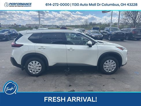 Used 2021 Nissan Rogue SV image 3