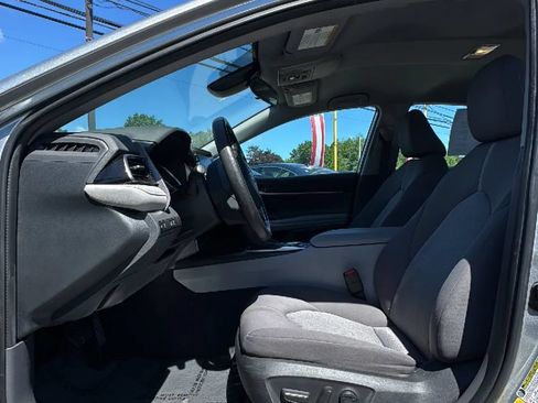 Used 2022 Toyota Camry LE FWD image 11