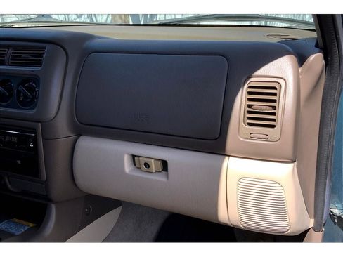 Used 2004 Mitsubishi Montero Sport XLS image 18