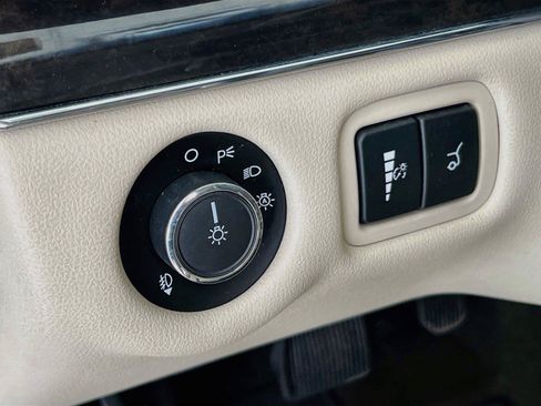 Used 2019 Lincoln MKT AWD image 14
