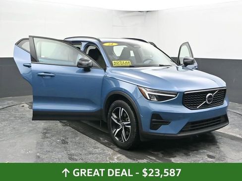 Used 2024 Volvo XC40 B5 Core image 52
