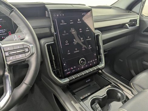 Used 2025 GMC Yukon Elevation image 14