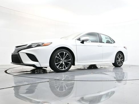 Used 2019 Toyota Camry L image 41
