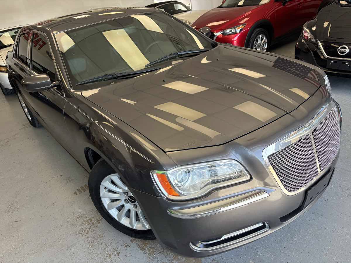 Used 2013 Chrysler 300 w/ Beats Audio Group RWD image 7