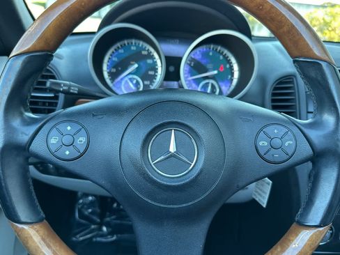 Used 2010 Mercedes-Benz SLK 300 image 17