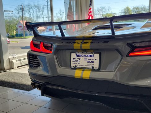 Used 2022 Chevrolet Corvette Stingray Premium Conv w/ Z51 Performance Package RWD image 6