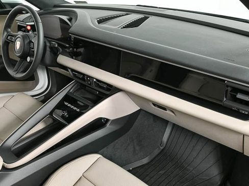 New 2025 Porsche Macan 4S Electric image 31