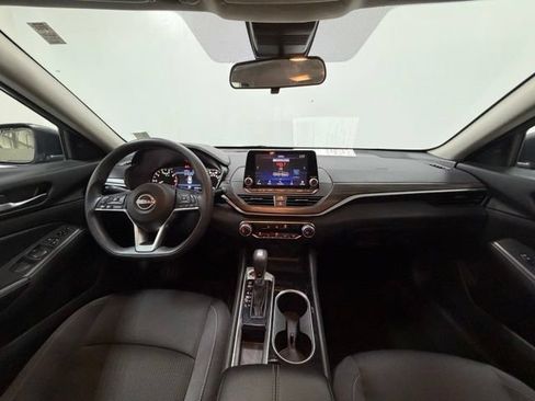 Used 2024 Nissan Altima 2.5 SV FWD image 15
