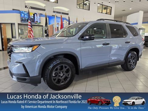 Used 2023 Honda Pilot TrailSport image 1