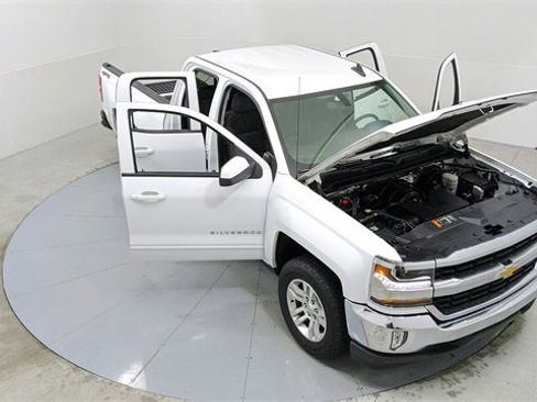 Used 2018 Chevrolet Silverado 1500 LT w/ All Star Edition image 31