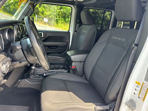 Used 2019 Jeep Wrangler Unlimited Sahara w/ Cold Weather Group AWD/4WD image 27