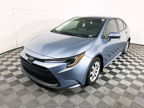 Used 2024 Toyota Corolla LE image 7